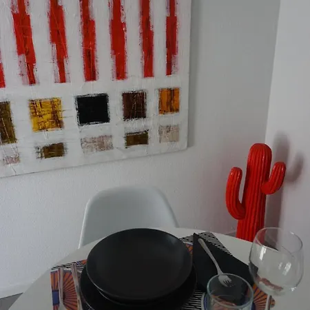 Elisa B - In Front Of The Walls Of Λούκα